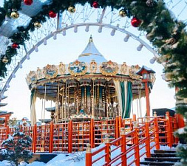 В Новогоднюю Москву на "поющем" автобусе со Снегурочкой